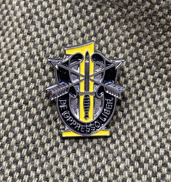 1st Group Crest Pin ( modern logo) with "1"
