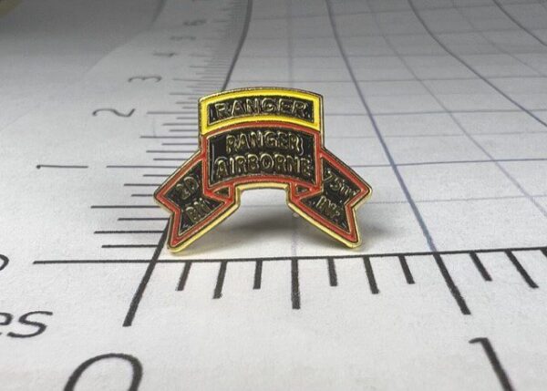 2/75th Ranger BN "Old Scroll" Pin 3/4" - Image 2