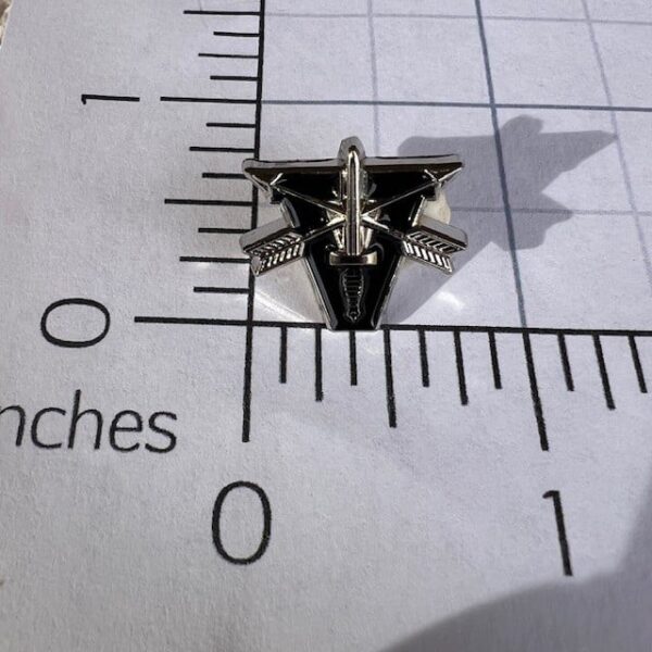 5th SFG(A) "LEGION" Pin without VN Stripes all black - Image 3