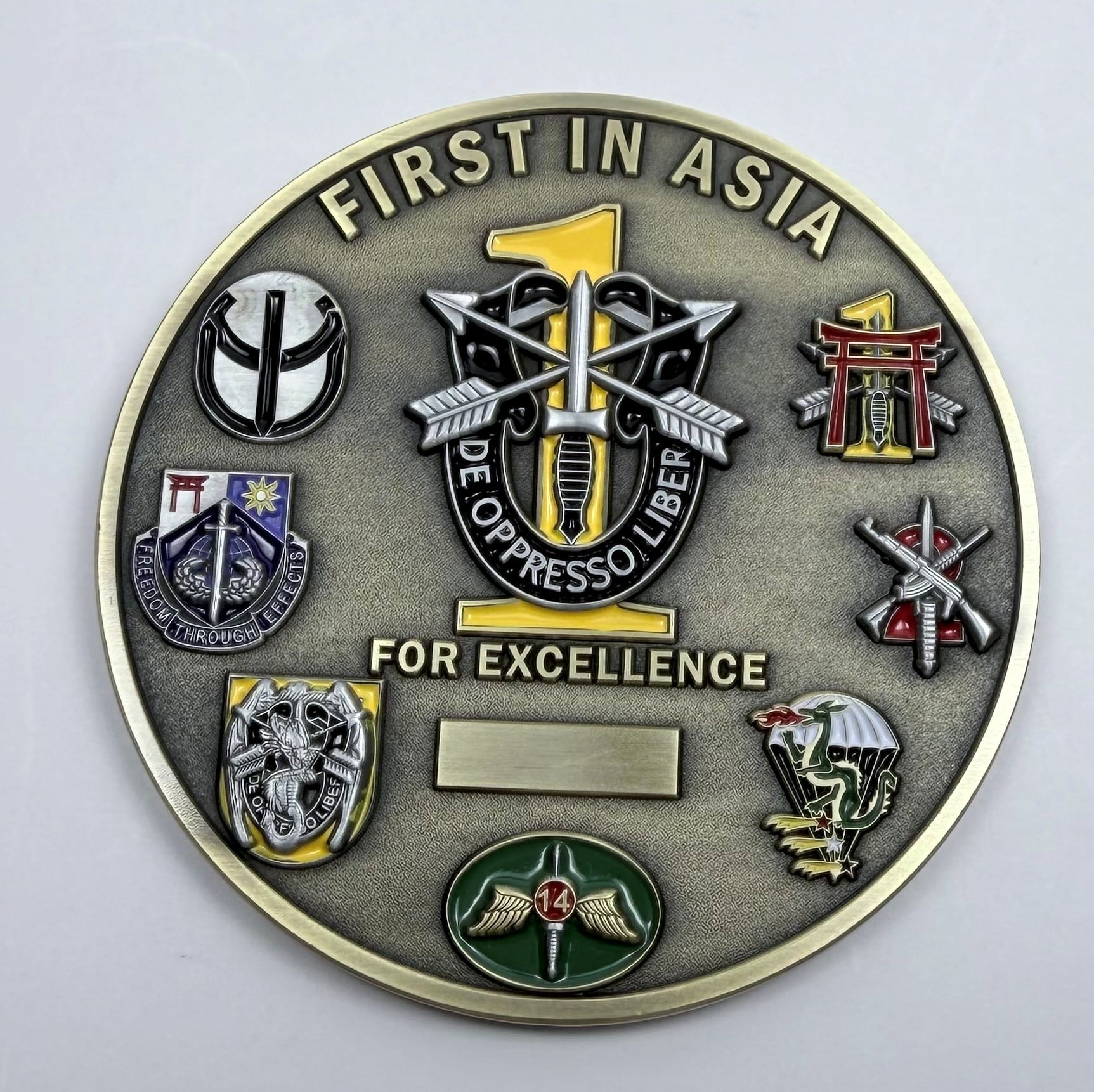 Custom challenge coin detail